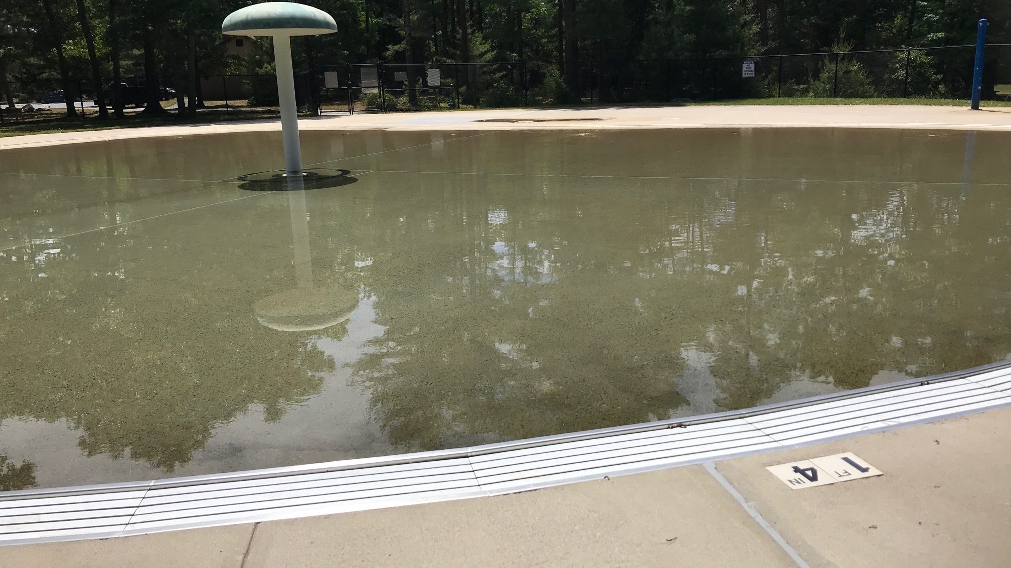 2 Massachusetts DCR pools closed after possible COVID exposure