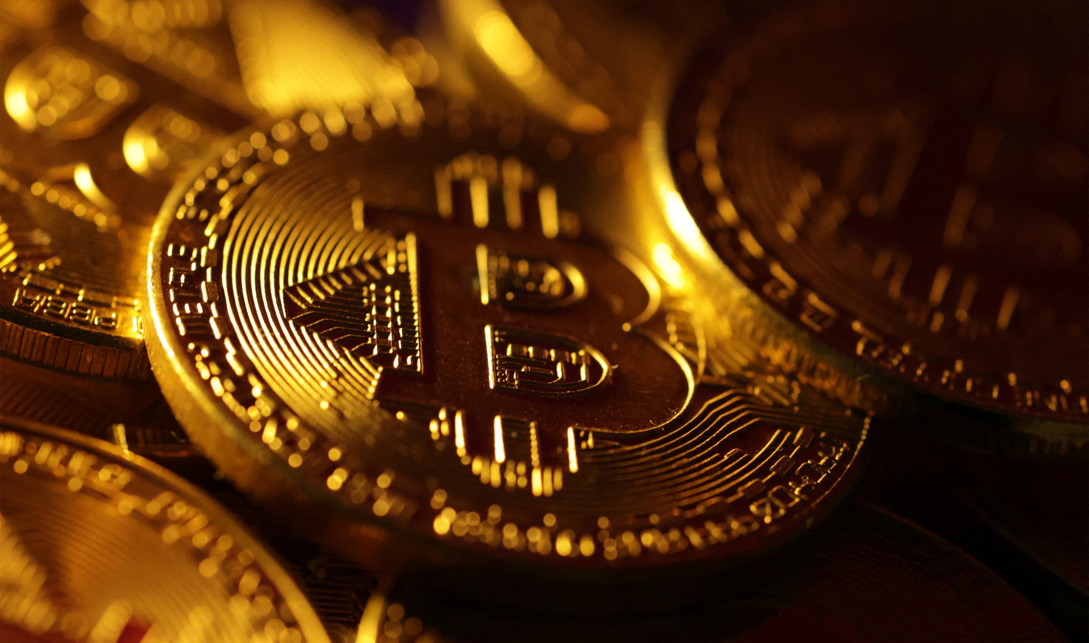 First US listed ETFs holding spot Bitcoin start trading today | Saxo Group