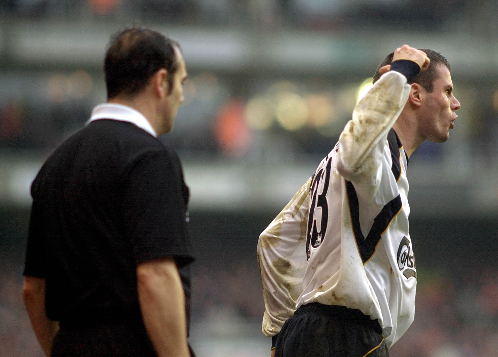 The time Jamie Carragher threw a coin at a fan | She Wore A Yellow Ribbon