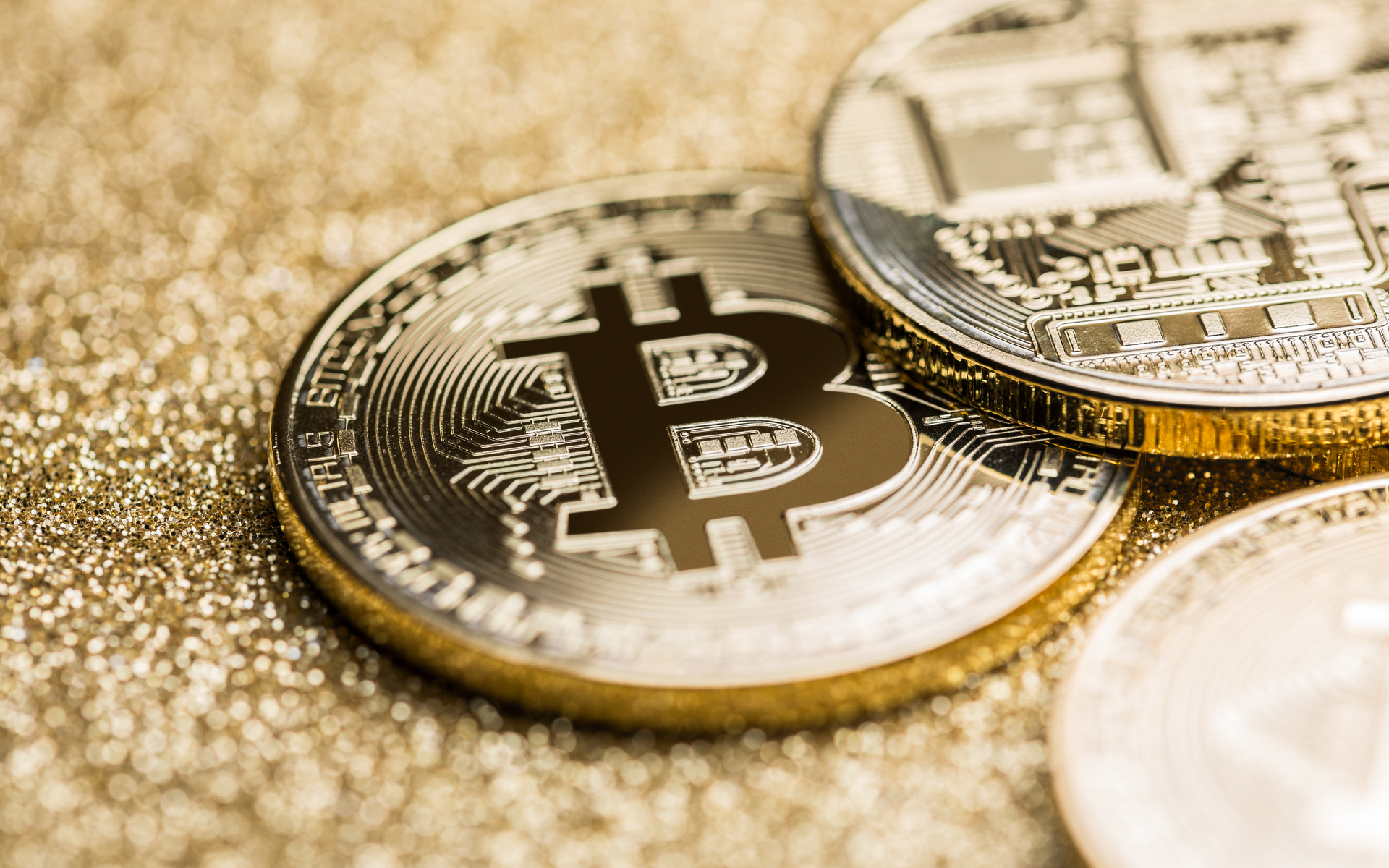 Investing in Bitcoin: Bitcoin’s pros and cons