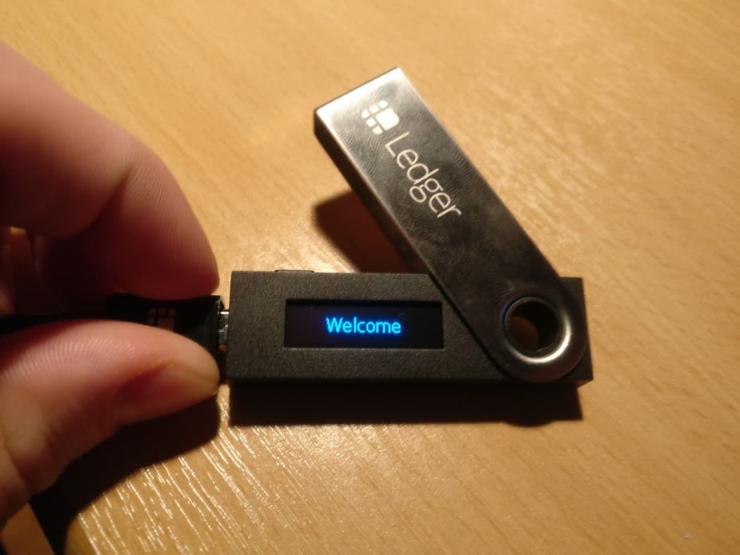 How to Set up and Use The Ledger Nano S | Coinstop