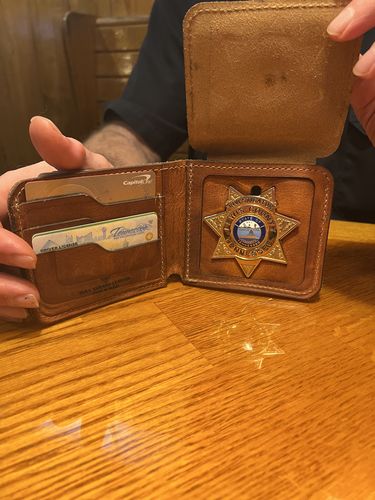 Bi-fold Leather Badge Wallet with Single ID | Badge And Wallet