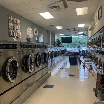 Coin and Card Operated Laundromat in Santa Clarita, CA | Bubbles Laundromat Santa Clarita