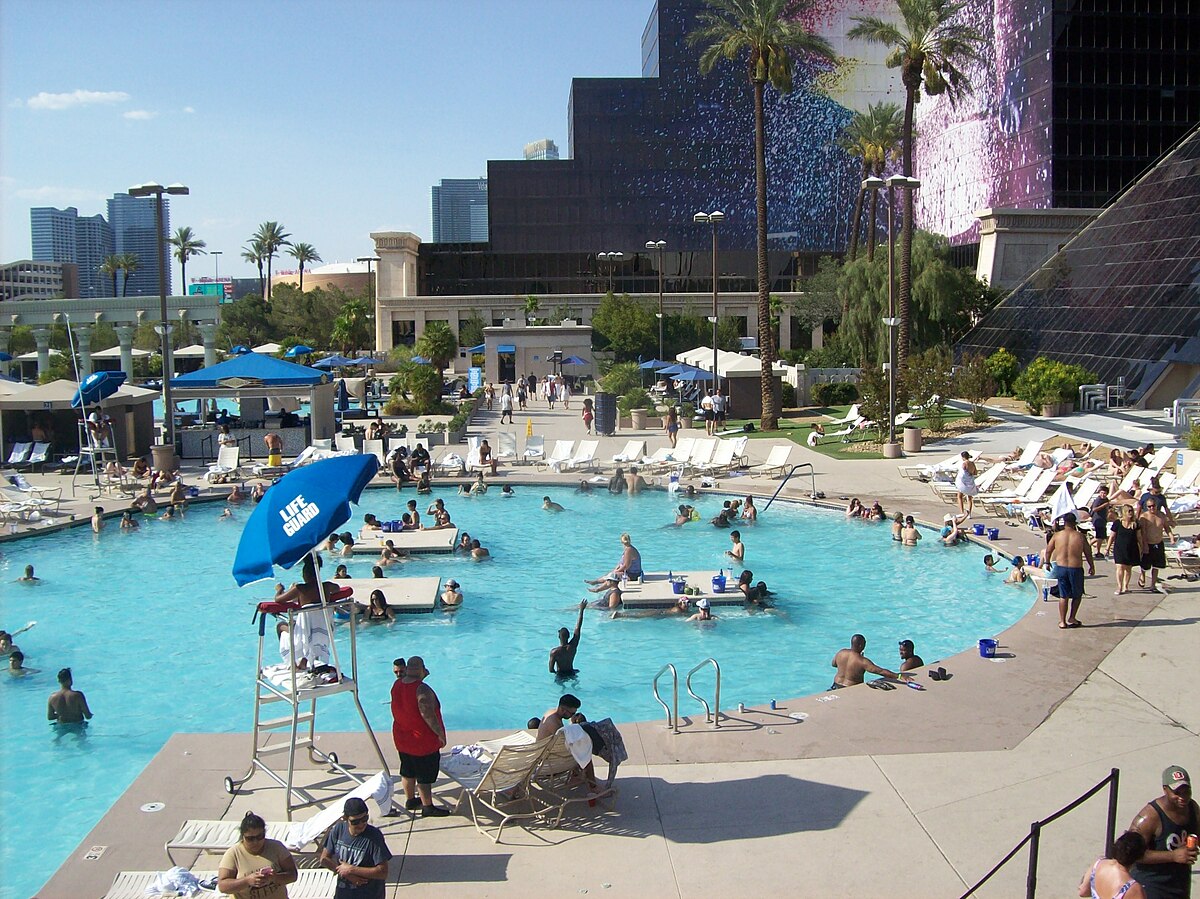 Temptation Sundays | The Luxor | Las Vegas Pools