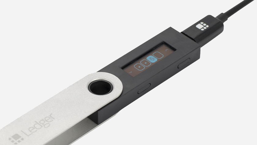 Ledger Nano S Plus vs MyCelium: Price, Security & Features