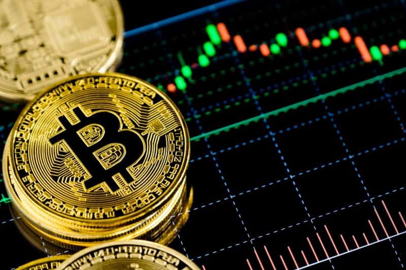 Crypto Long & Short: Bitcoin's Hedge Potential