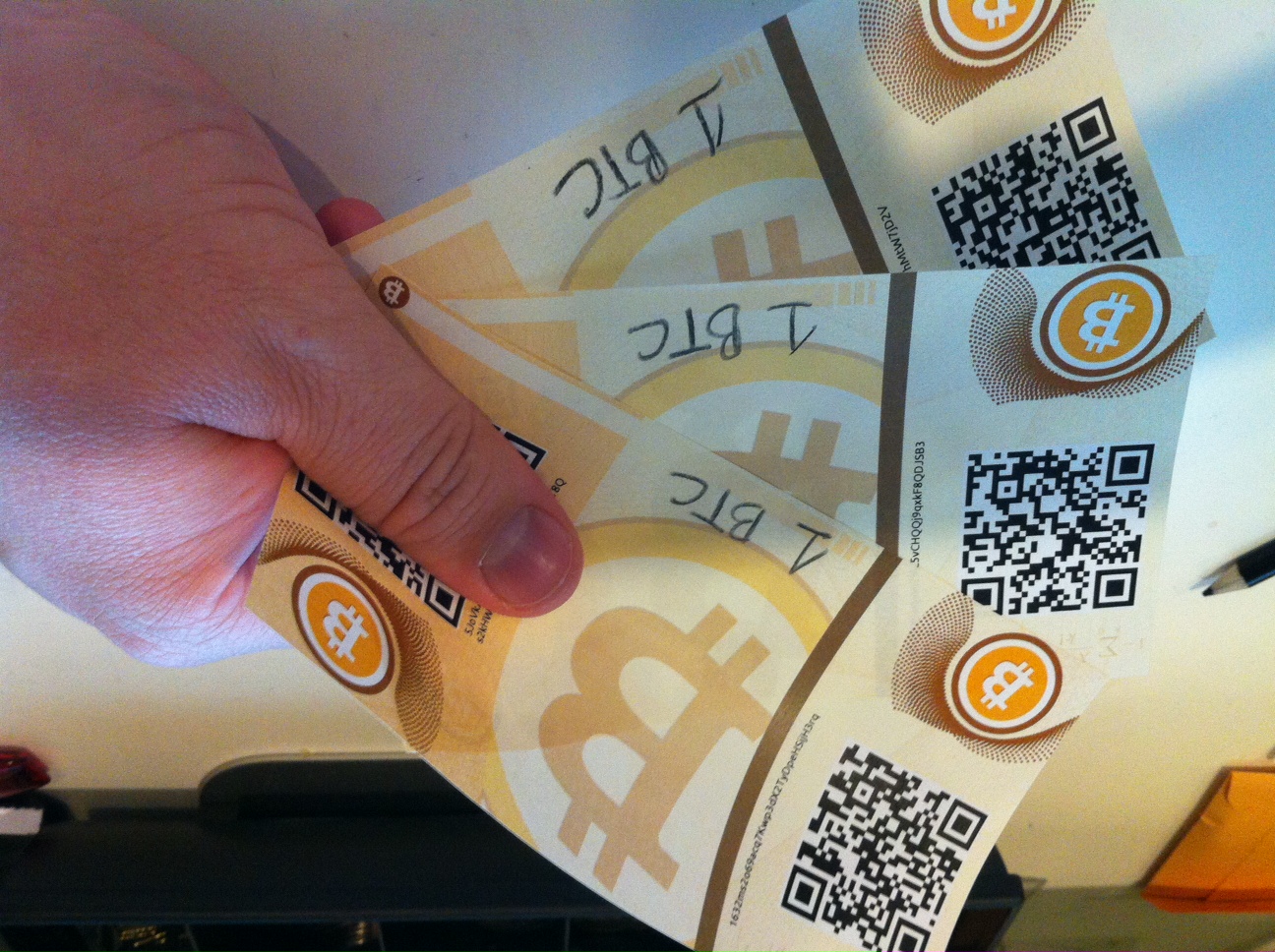 Adding and Withdrawing Bitcoins from your Paper Wallet