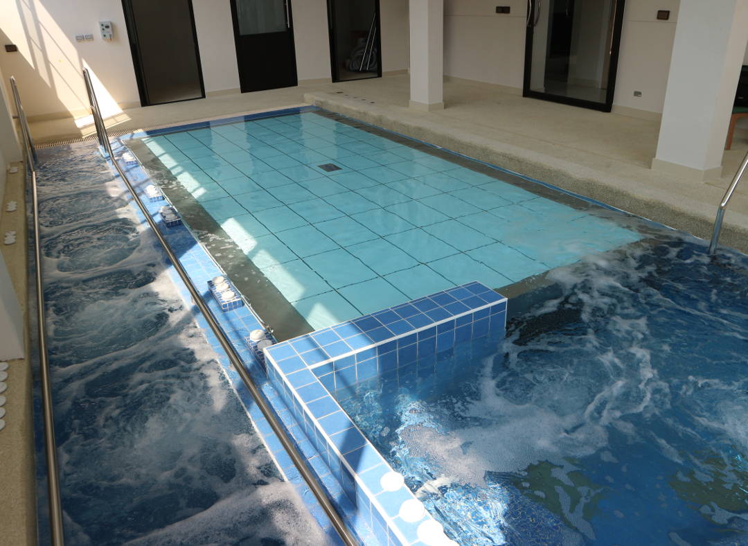 Luxurious moveable pool floors and covers ≈ Aquafloors