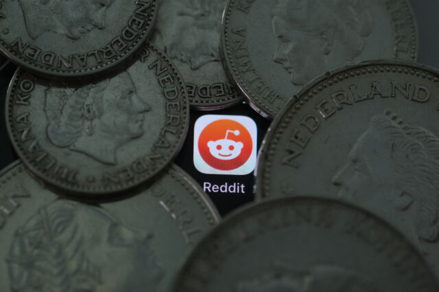 Crypto: Reddit Goes Big and Invests in Bitcoin and Ethereum!